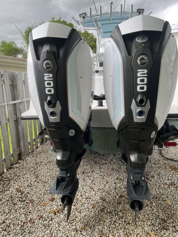 Pair 2017 Evinrude Etec G2 200hp 2 Stroke Outboard Motors - Image 2