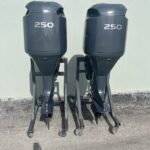 Twin 2008 Yamaha 250hp 2-Stroke Hpdi 25-shaft Outboard Motor