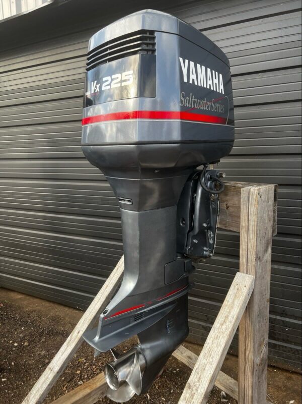 1995 Yamaha 225hp 225TXRT 2 Stroke 25 Shaft Stroke Outboard Motor - Image 2
