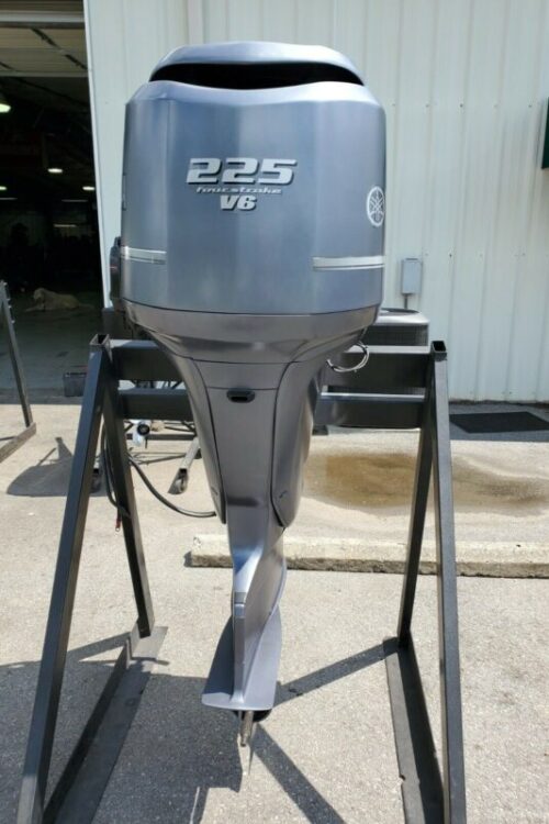 2008 Yamaha 225hp 4 Stroke 30 Shaft Outboard Motor