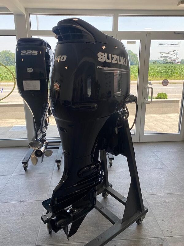 2016 Suzuki 140hp 4-Stroke 25 Shaft Outboard Motor - Image 2