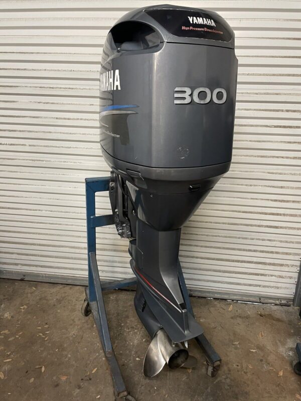 2004 Yamaha 300hp Z300TXRC HPDI 2 Stroke Outboard Motor 25” - Image 2