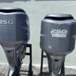 PAIR OF 2007 YAMAHA 250HP 4 OUTBOARD MOTORS WITH 25″ SHAFTS