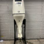 2016 Suzuki 200hp 4 stroke 25 shaft outboard motor - Image 2