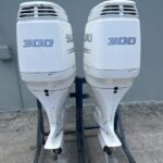 Pair 2010 Suzuki 300hp 4 Stroke 25 shaft Outboard Motor