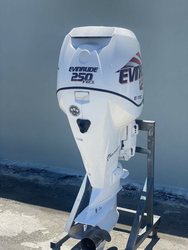 2005 Evinrude 250hp-Etec 4-stroke 25-shaft Outboard Motor - Image 2