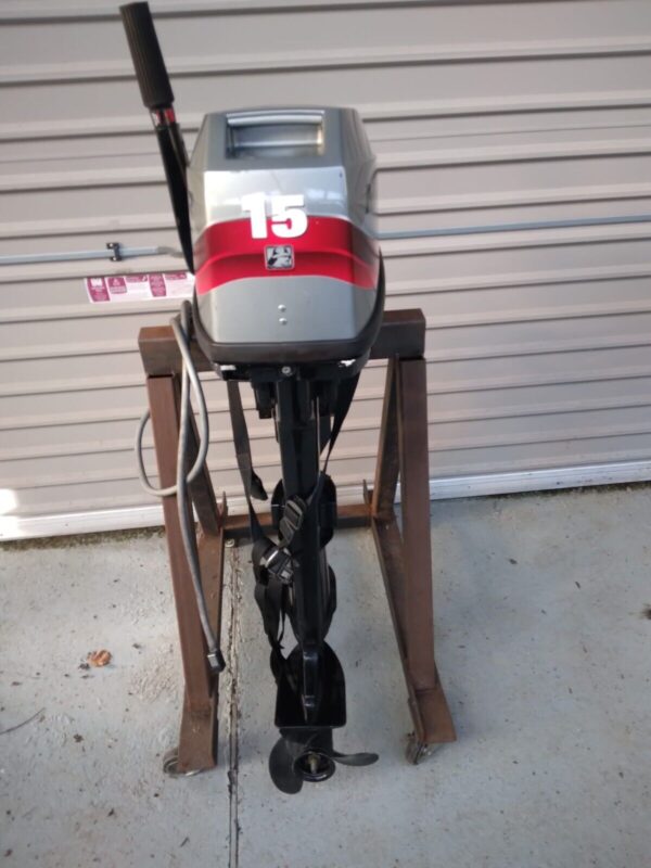 2005 Mariner 15hp 2 Stroke outboard long shaft with fuel tank - Image 2