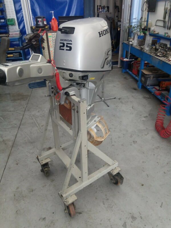 2009 Honda 25hp 4 Stroke 15” Outboard Motor - Image 2