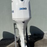 2016 Yamaha 300hp 4 stroke 25 shaft outboard motor - Image 2