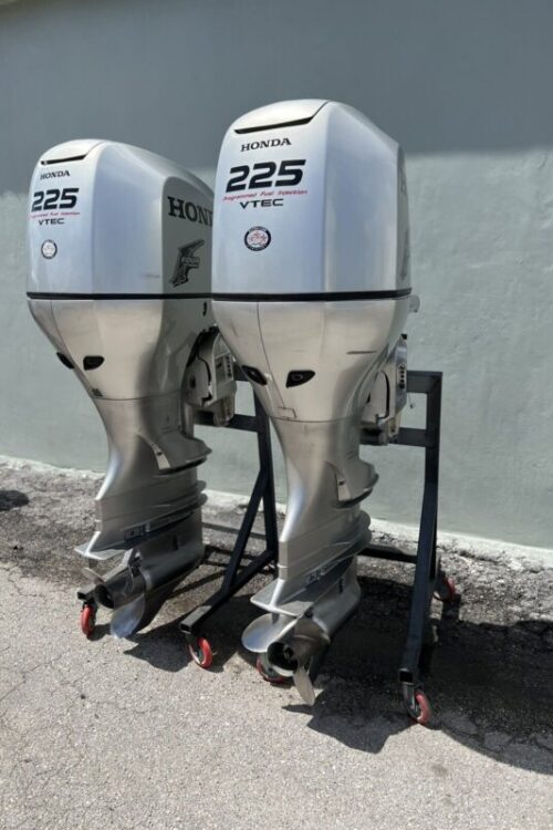 2013 Pair Honda 225hp 4-Stroke 30-Shaft Outboard Motor