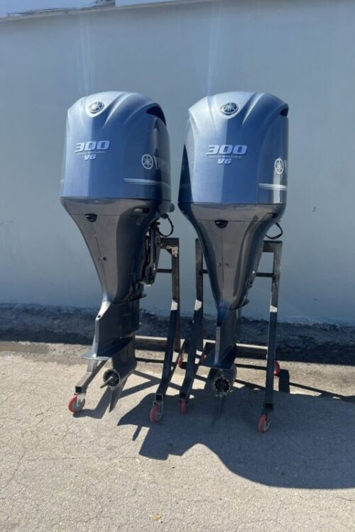 Pair 2012 Yamaha F350 350HP 4-Stroke 25” Outboard Motors