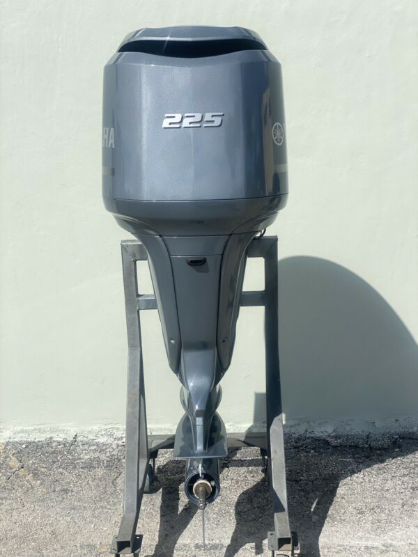 2010 Yamaha 225hp 4 Stroke 25 Shaft Outboard Motor - Image 2