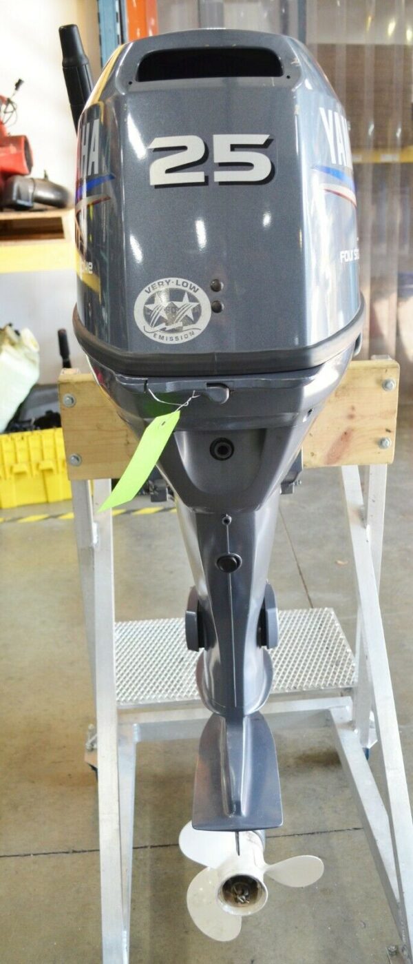 2010 Yamaha 25hp 4-stroke long-shaft outboard motor - Image 2