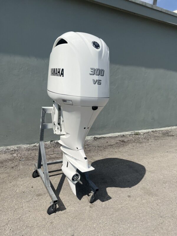 2014 YAMAHA 350HP 4 STROKE OUTBOARD MOTOR WITH 25″ SHAFT - Image 2